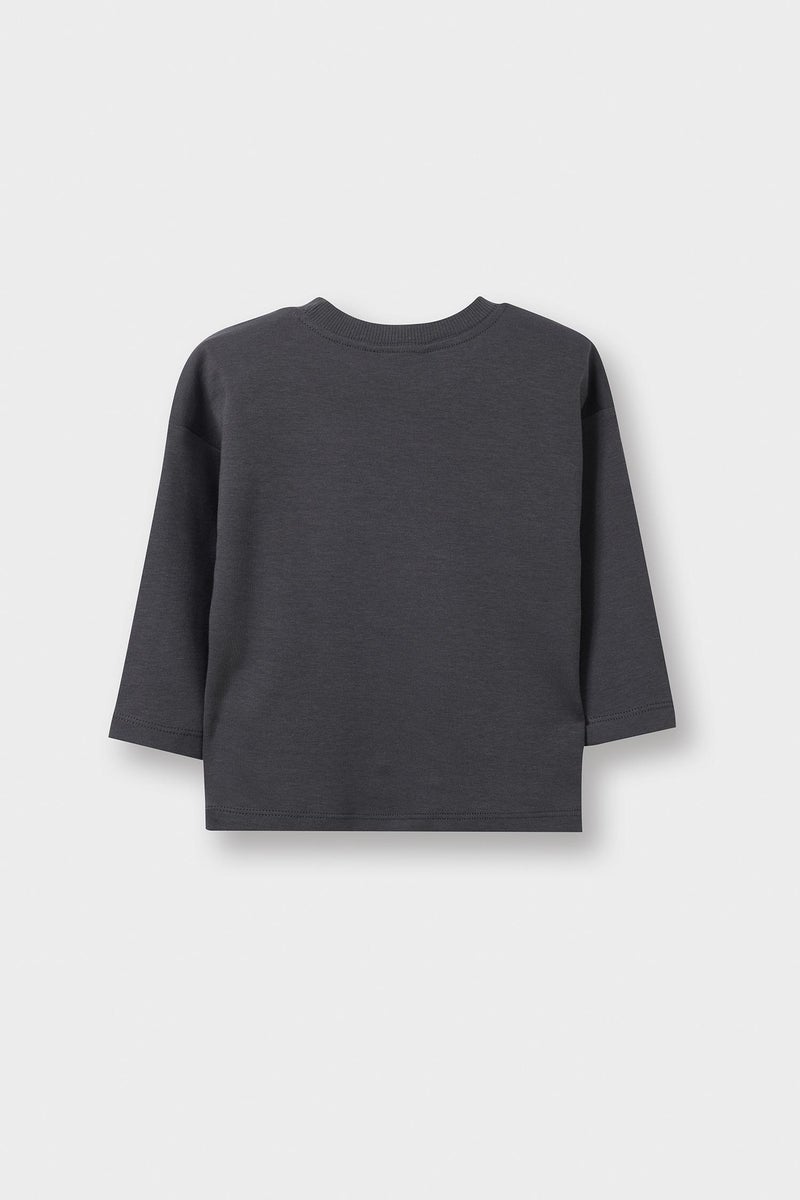 ديفاكتو تيشيرت بيبي اولادي كم طويل بطبعة شعار اوفر سايز - Image 5